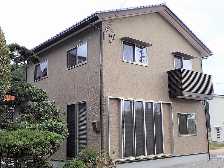大きな窓のある家(外観)