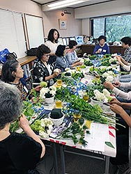 初夏のアレンジメント教室の様子